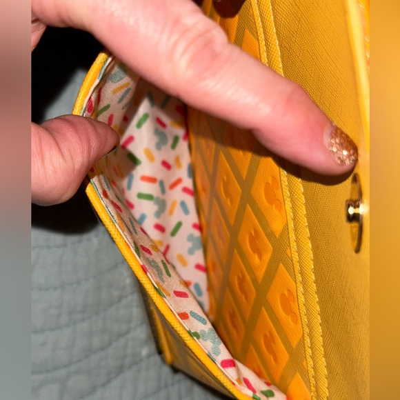 Loungefly Minnie Mouse icecream cone mini backpack - Picture 3 of 6